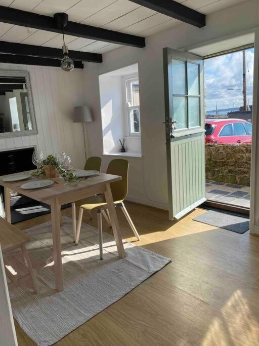 Seagulls Cottage, Touching Distance From Beach Mousehole Exterior foto