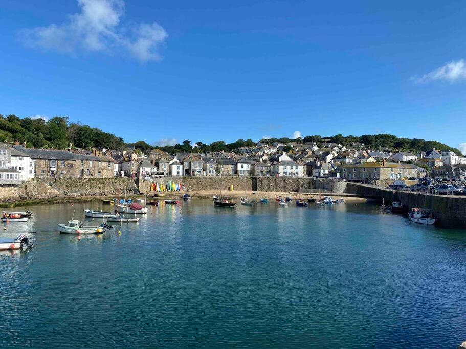 Seagulls Cottage, Touching Distance From Beach Mousehole Exterior foto