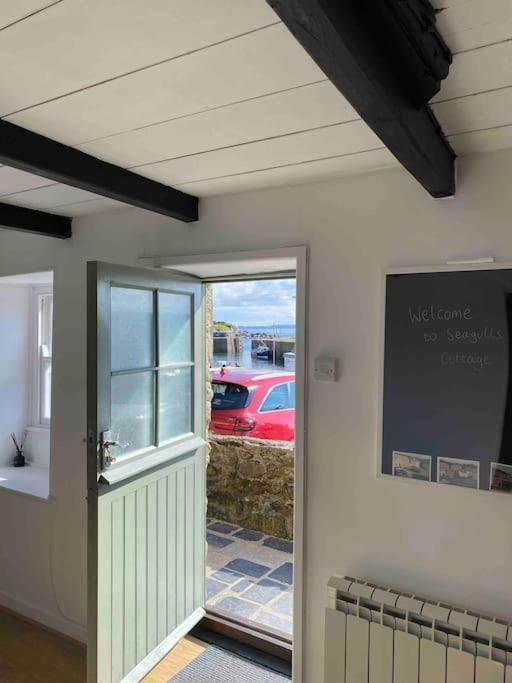 Seagulls Cottage, Touching Distance From Beach Mousehole Exterior foto