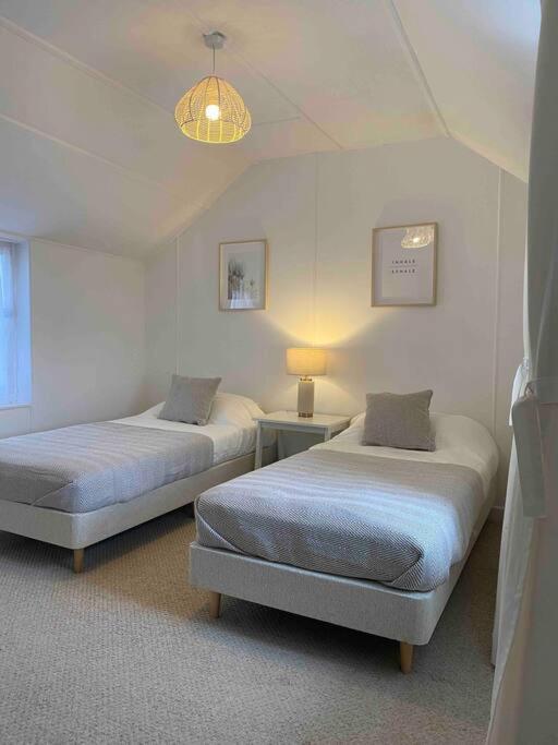 Seagulls Cottage, Touching Distance From Beach Mousehole Exterior foto