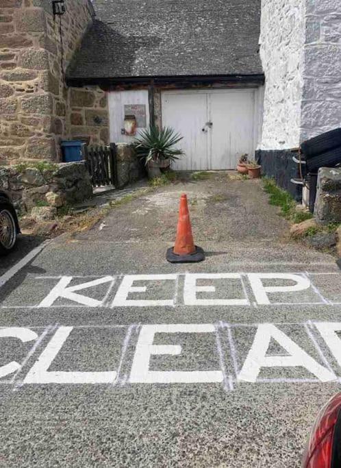 Seagulls Cottage, Touching Distance From Beach Mousehole Exterior foto